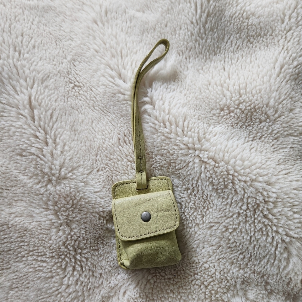 NWOT Free People Street Sounds Pod Clip - Picture 3 of 5